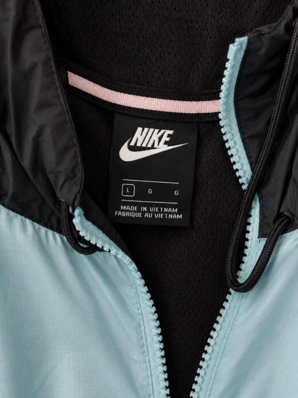 Nike Women’s Windrunner Jacket L Blue Black White Colorblock